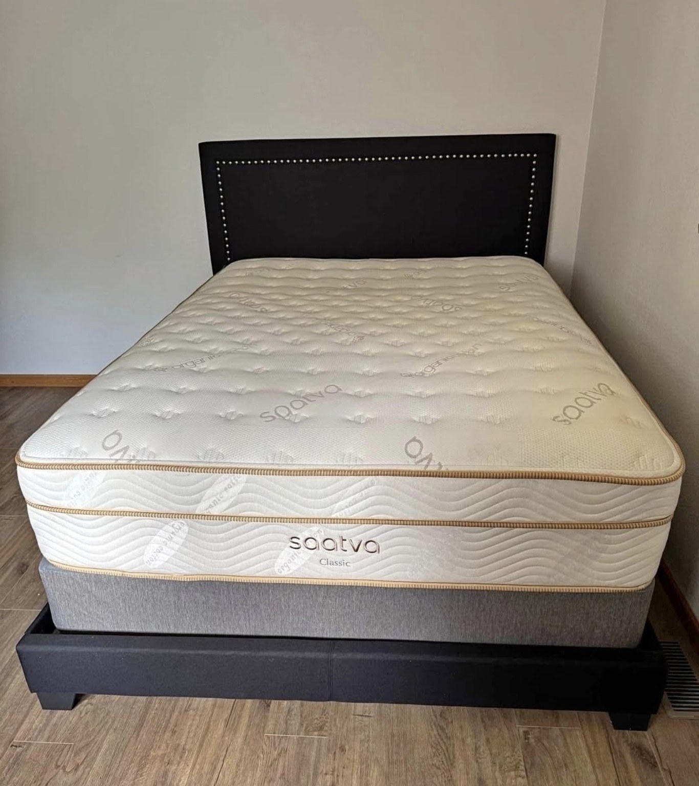 Saatva Classic 14 inch mattress